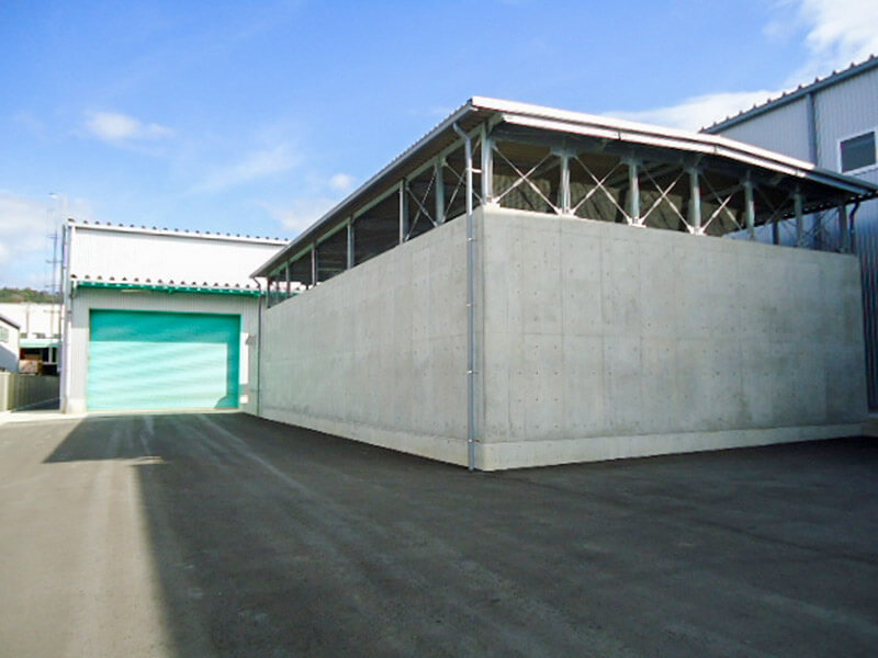 新城工場_入荷口・脱臭棟
